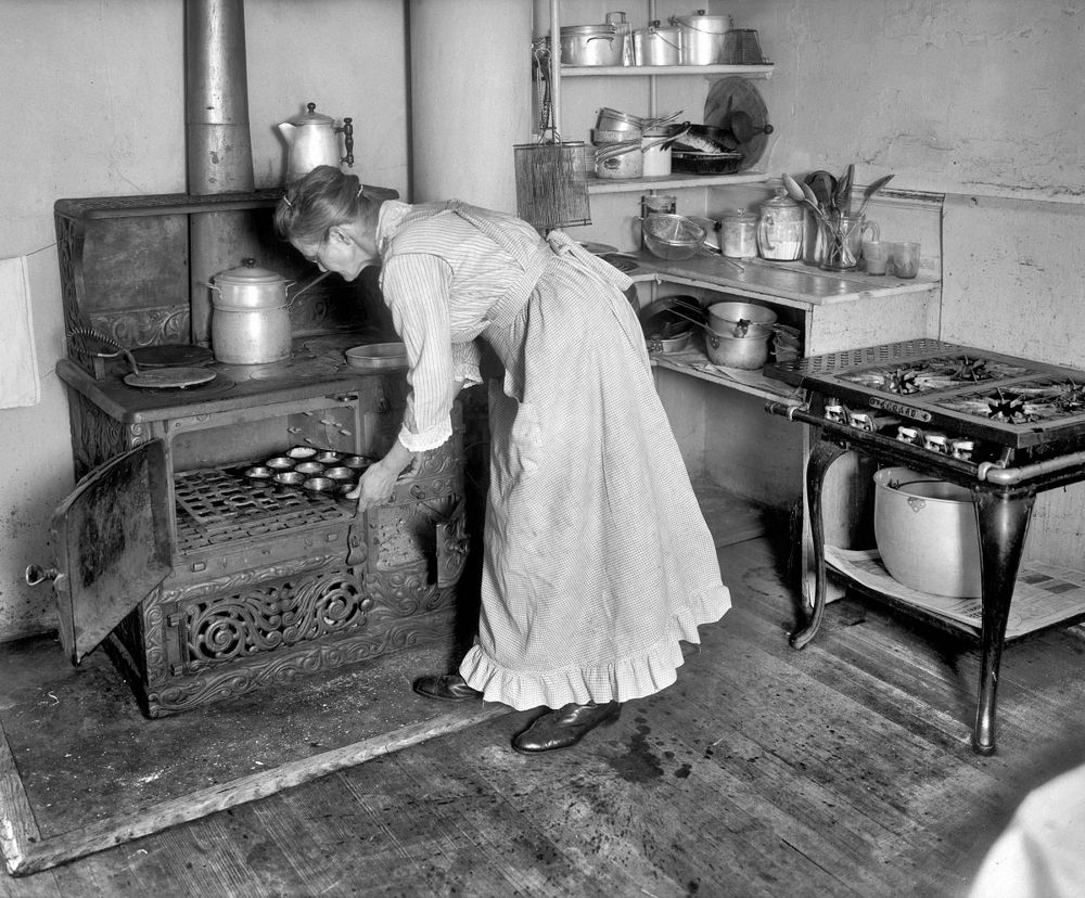 Быт хозяйки на кухне начала 20 века