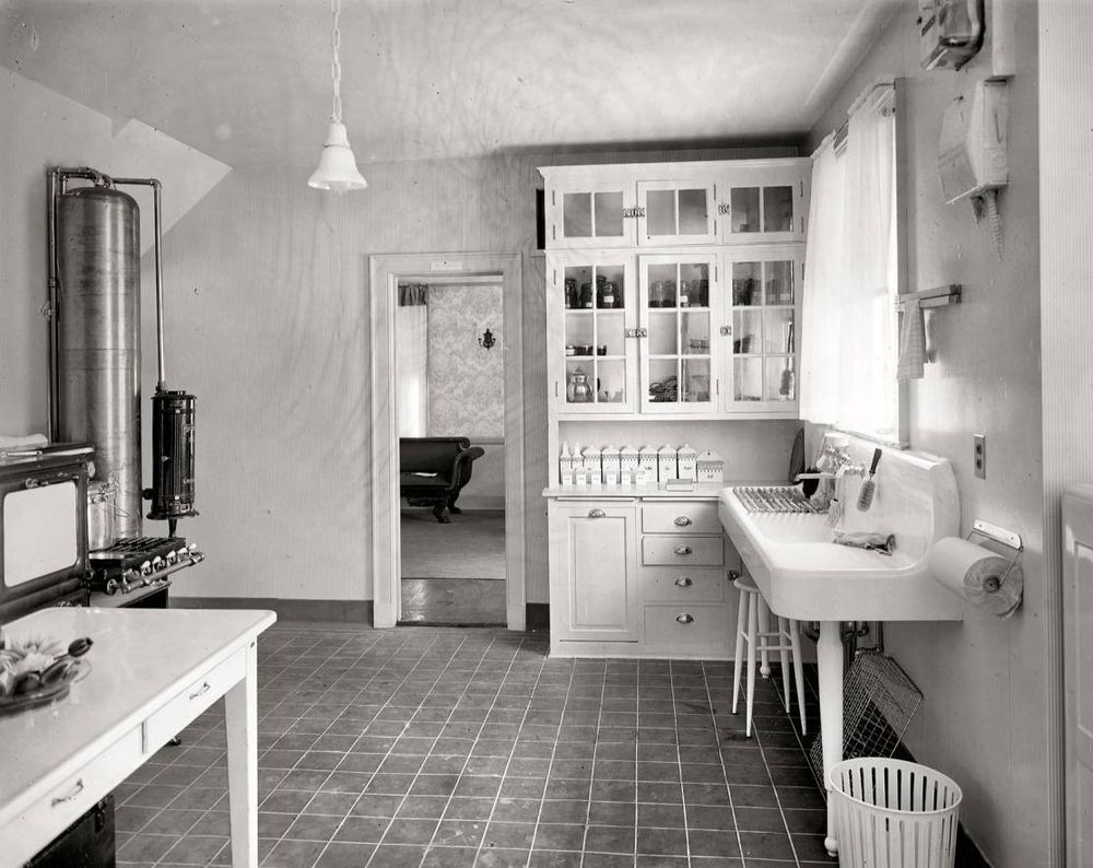 Кухонный интерьер начала прошлого века